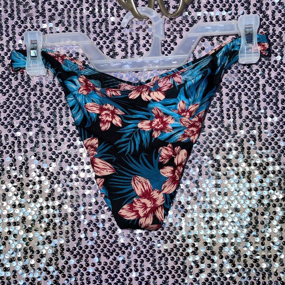 Flower Bikini 🌸 - Picture 6 of 7